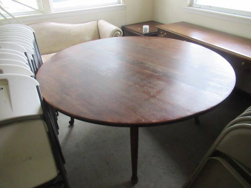 lot 118 image: VINTAGE OR ANTIQUE WOODEN DINING TABLE