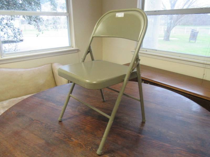lot 120 image: METAL FOLDING CHAIRS