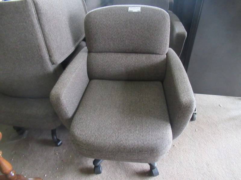 lot 146 image: FLEXSTEEL CLOTH OFFICE CHAIRS
