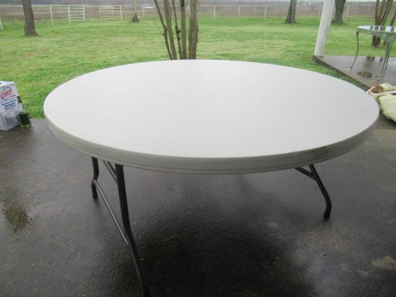lot 157 image: LIFETIME PLASTIC FOLDOUT TABLE