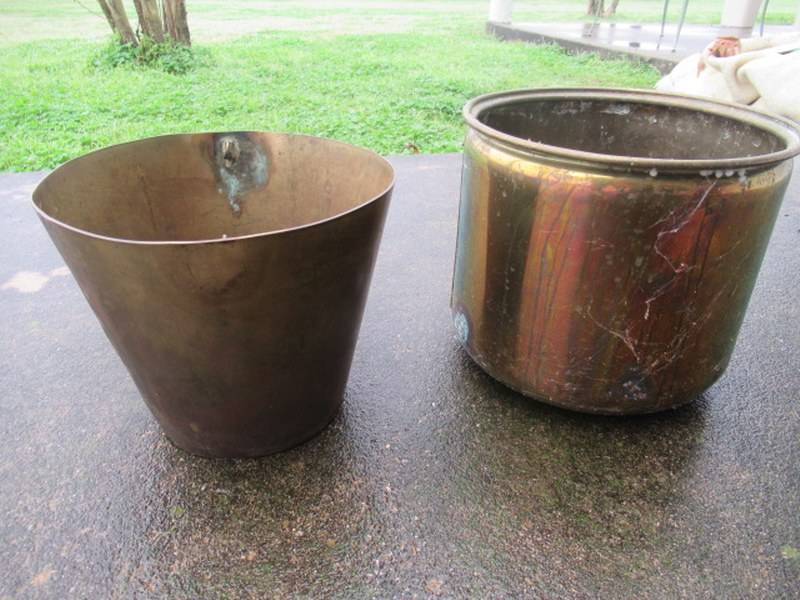 lot 160 image: PLANTERS