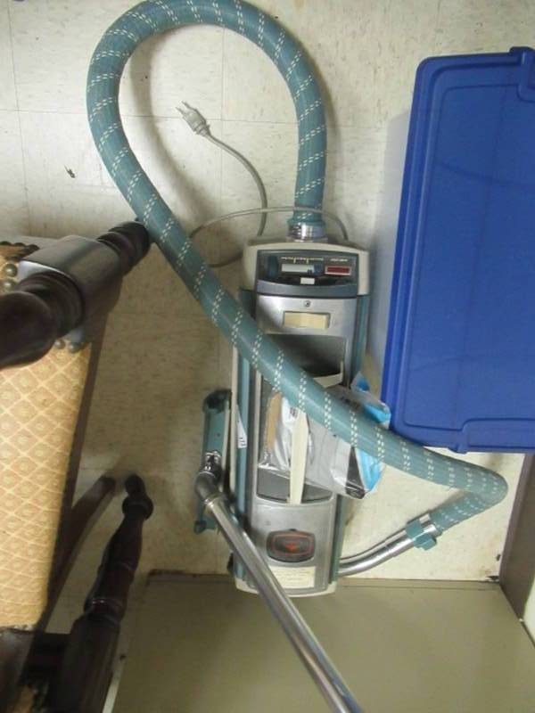 lot 172 image: VINTAGE VACUUM