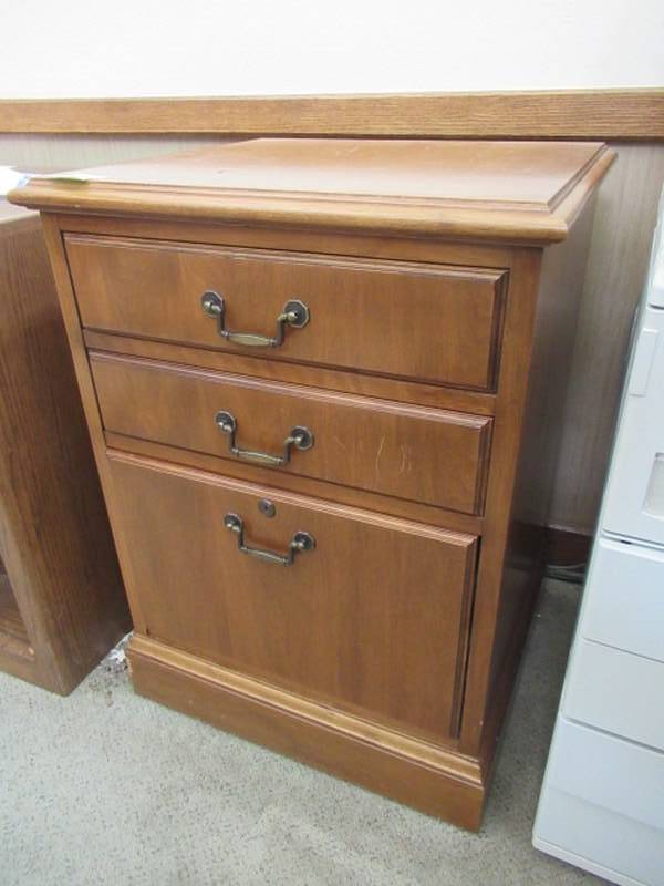lot 175 image: FILING CABINET