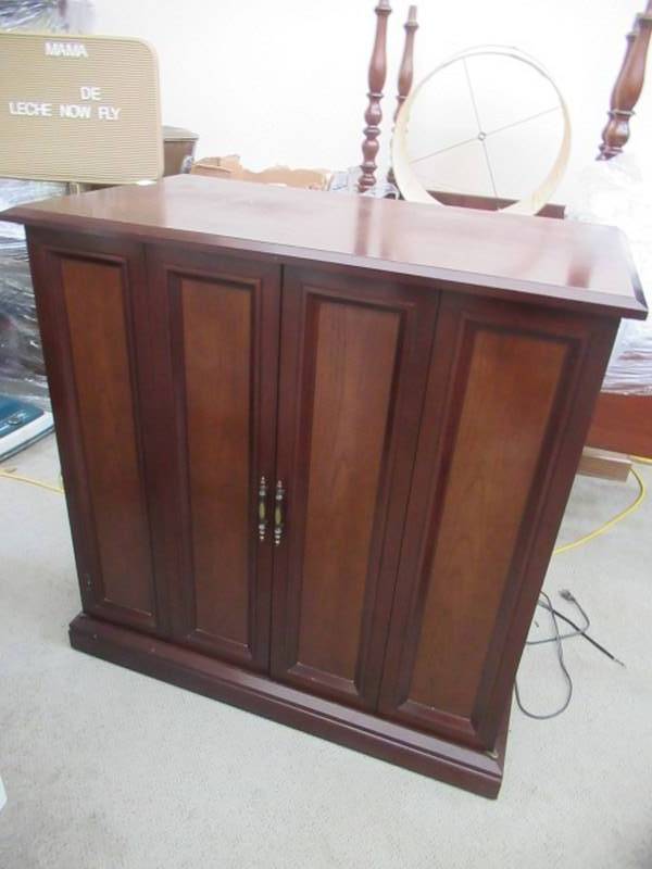 lot 178 image: ENTERTAINMENT CENTER