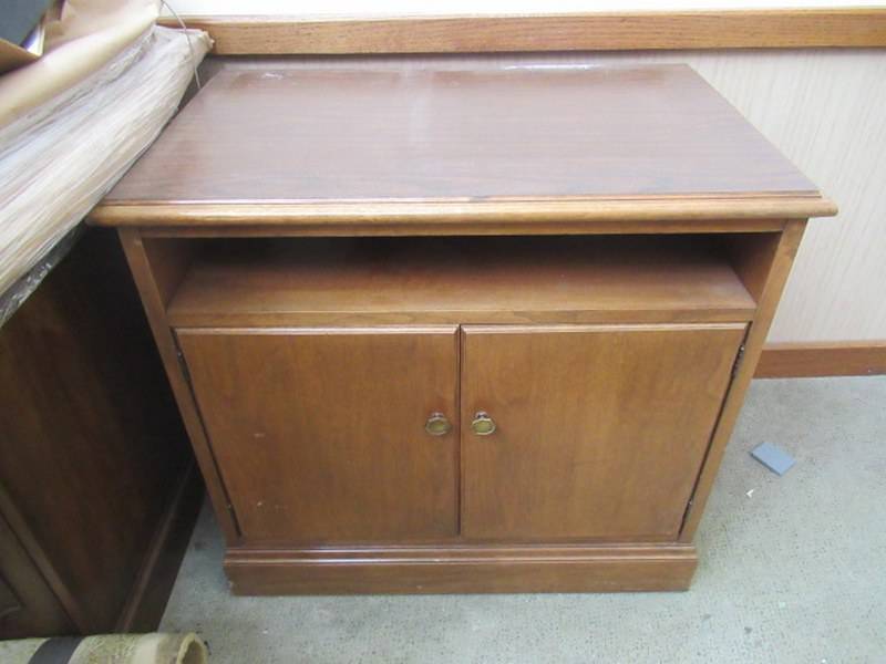 lot 193 image: END TABLE