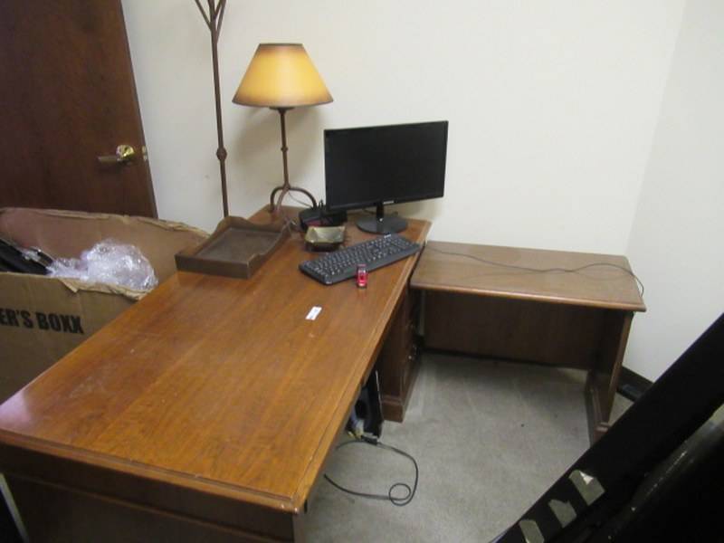 lot 198 image: DESK