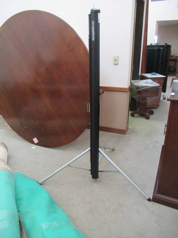 lot 205 image: PROJECTOR SCREEN