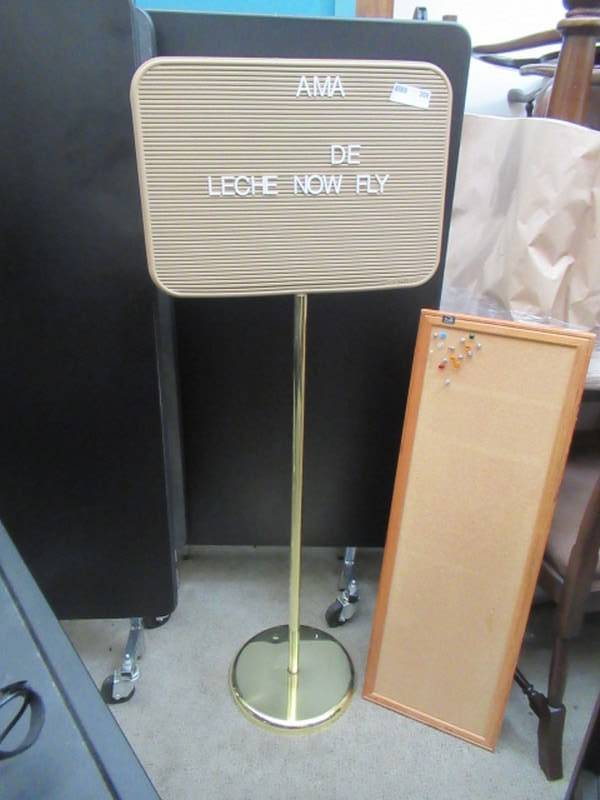 lot 208 image: ADVERTIZING DISPLAY