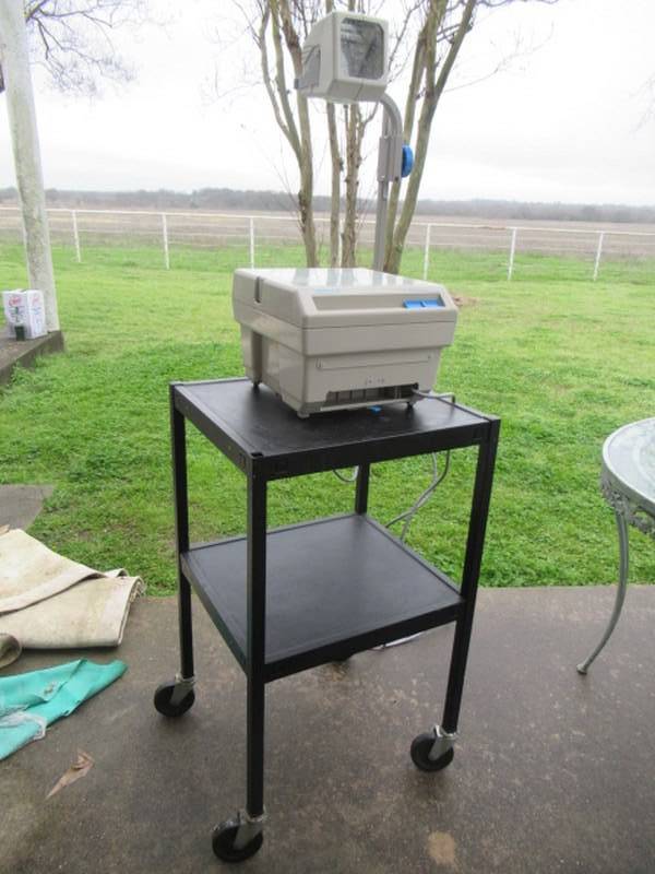 lot 220 image: PROJECTOR
