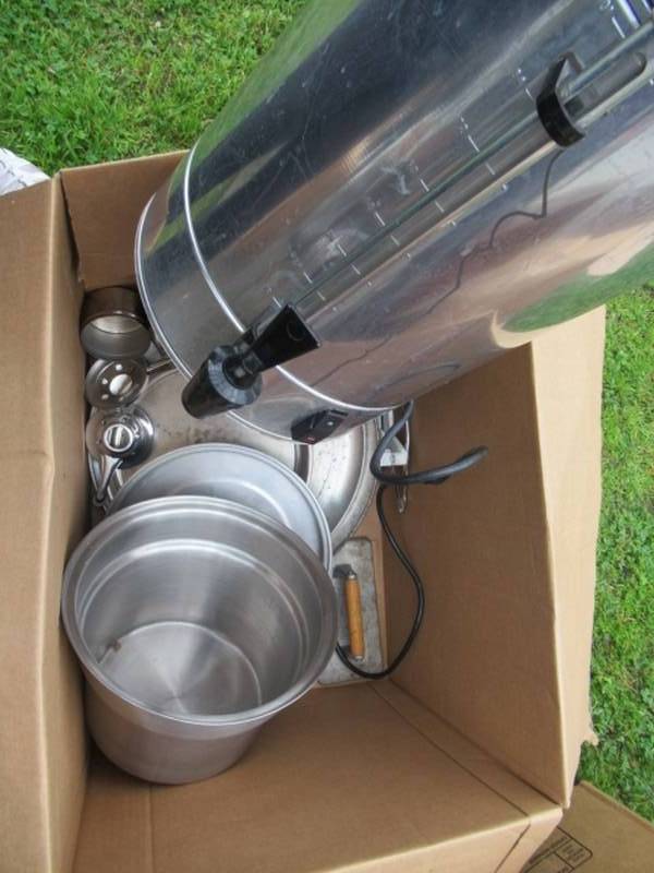 lot 233 image: ASSORTED KITCHEN