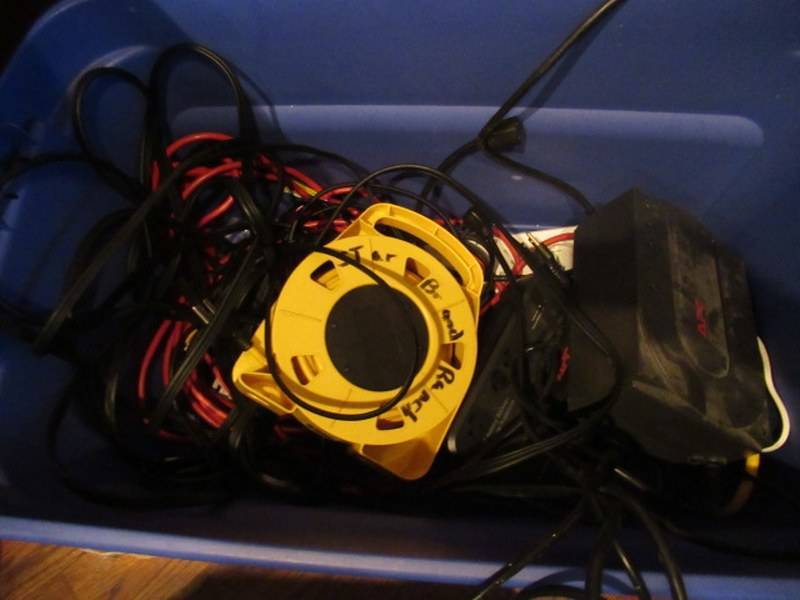 lot 264 image: EXTENSION CORDS AND ELECTRONICS