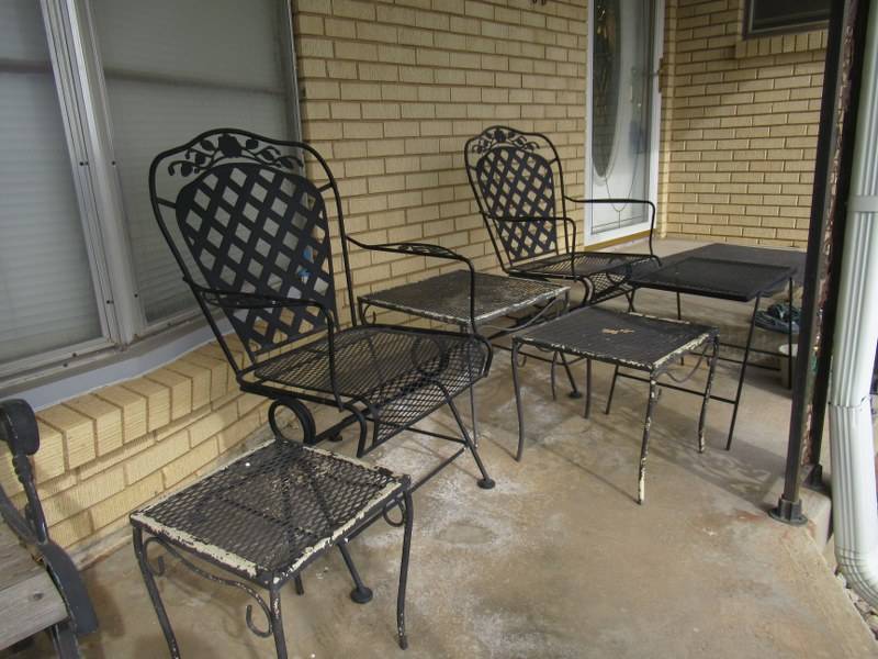 lot 52 image: OUTDOOR FURNITURE