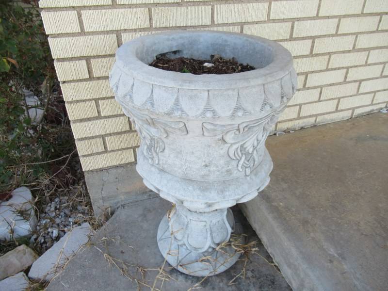 lot 54 image: LAWN AND GARDEN