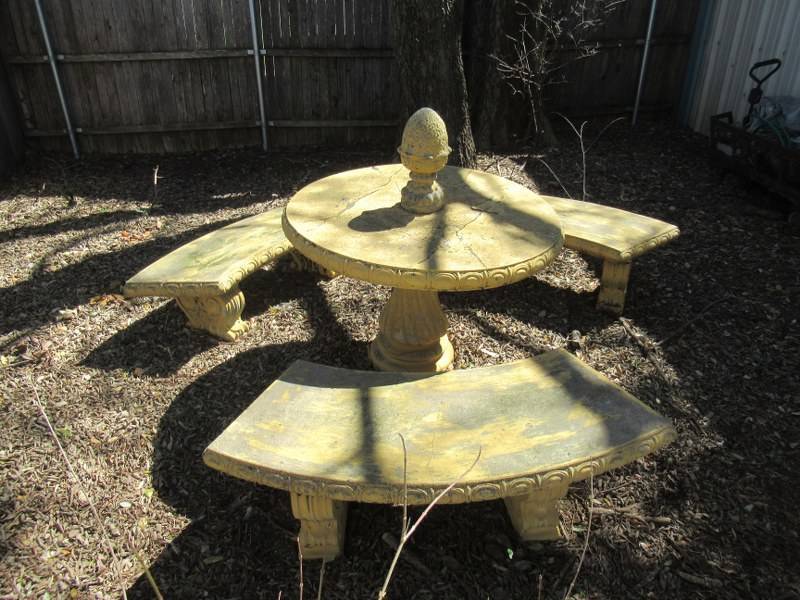 lot 84 image: OUTDOOR FURNITURE