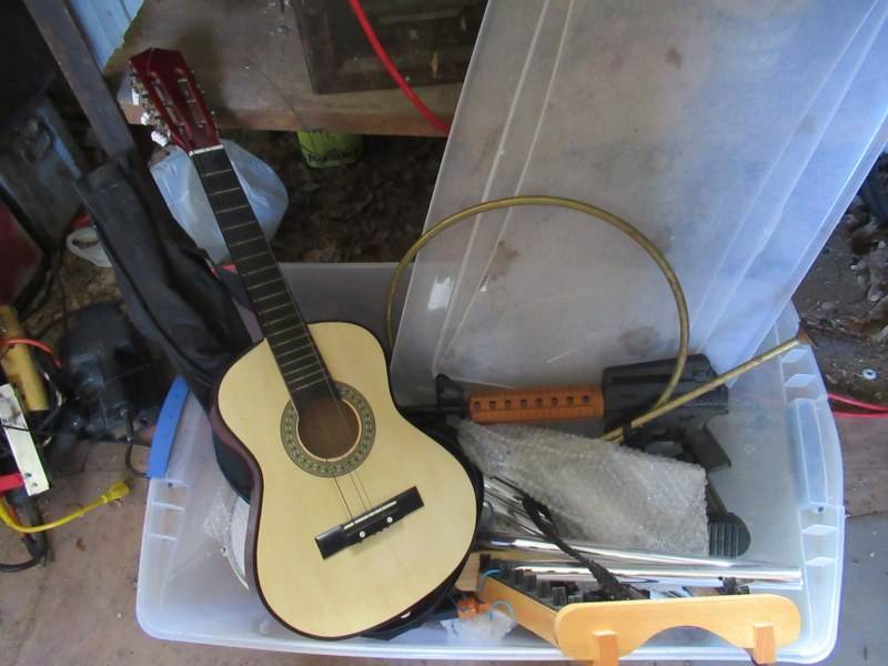 lot 88 image: TOYS AND INSTRUMENTS