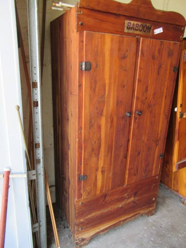 lot 90 image: FURNITURE