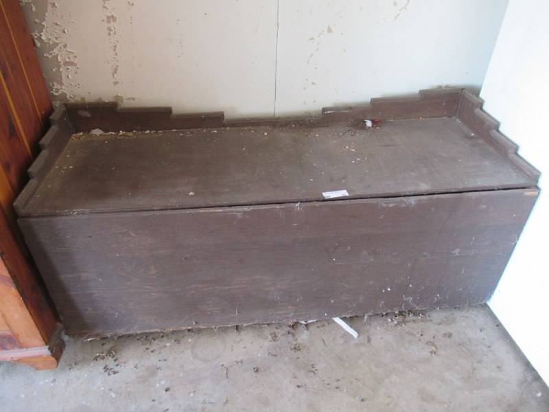 lot 95 image: FURNITURE