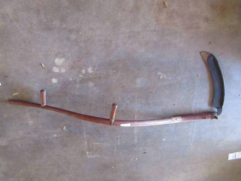 lot 98 image: VINTAGE SICKLE