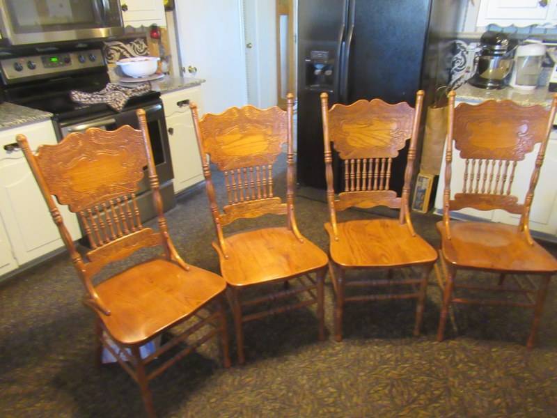 lot 118 image: FURNITURE