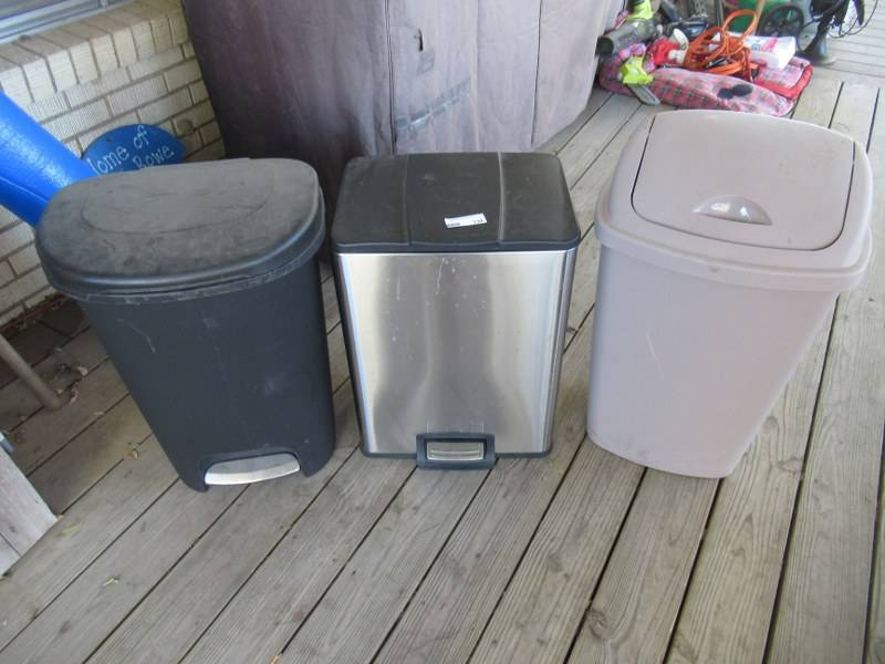 lot 139 image: TRASH CANS