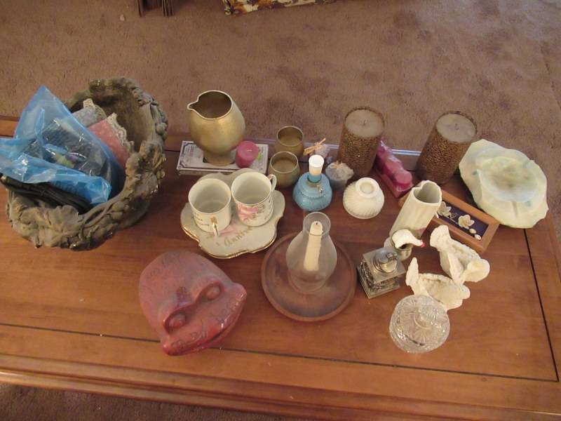 lot 154 image: HOME DECOR