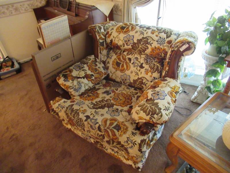 lot 159 image: FURNITURE