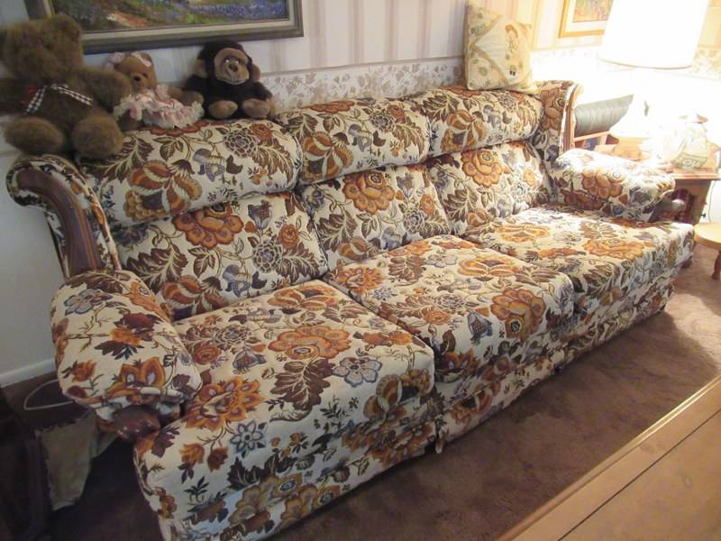 lot 160 image: FURNITURE