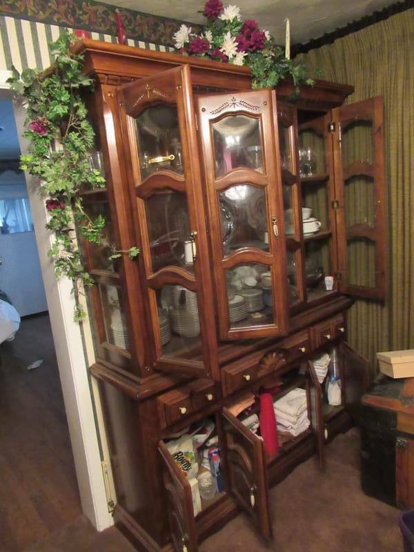lot 184 image: FURNITURE