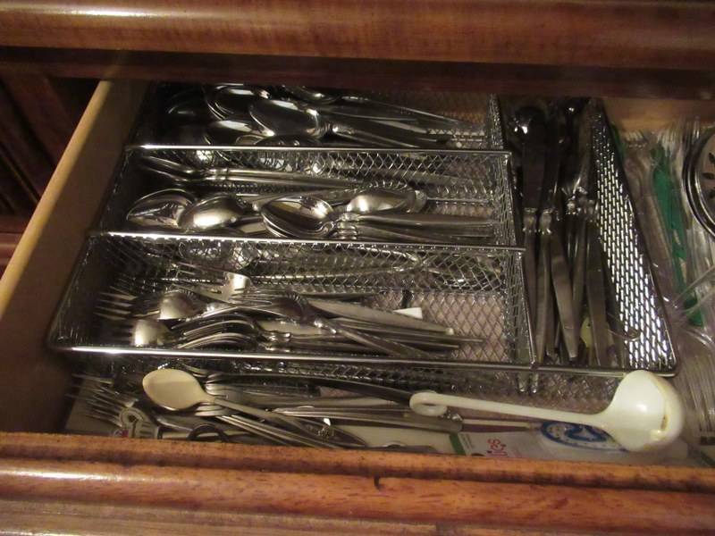 lot 185 image: SILVERWARE