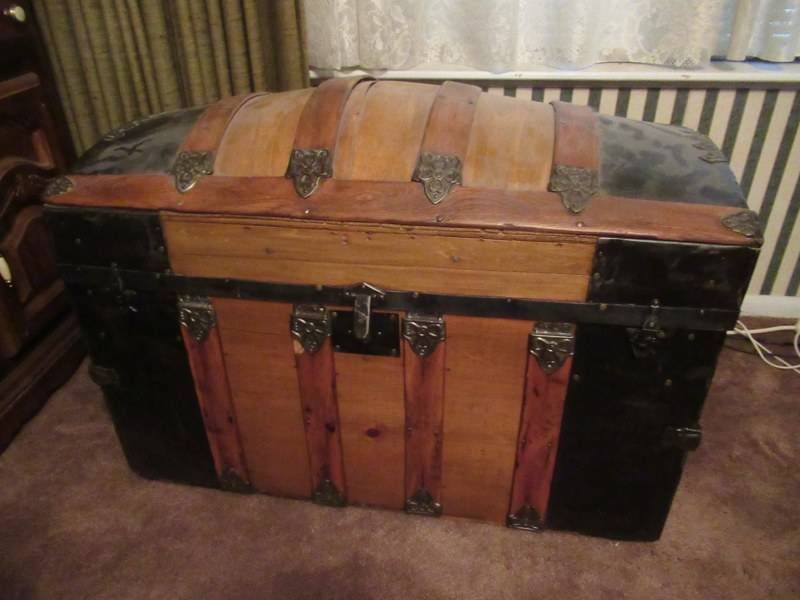 lot 191 image: ANTIQUE CHEST
