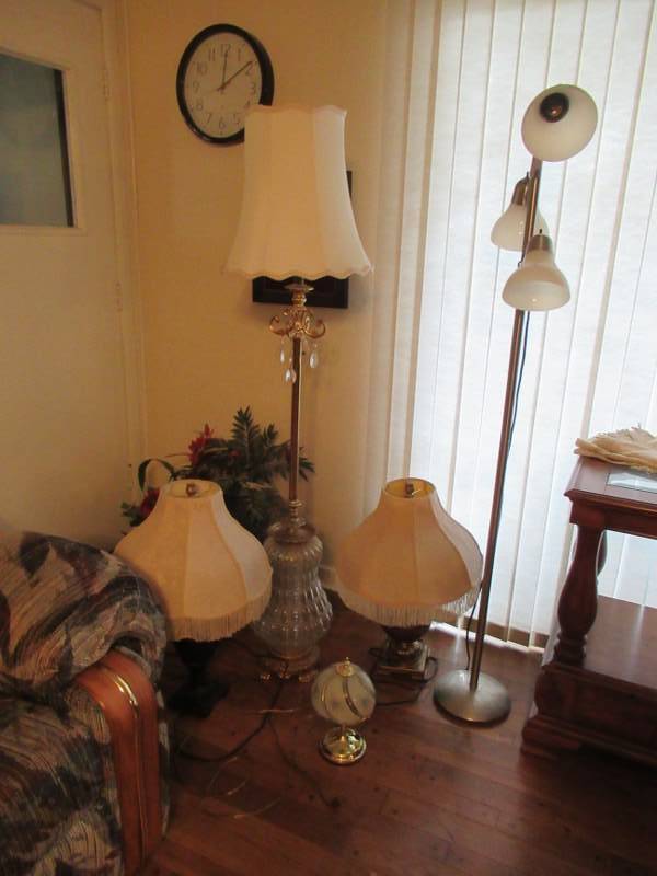 lot 195 image: LIGHTING