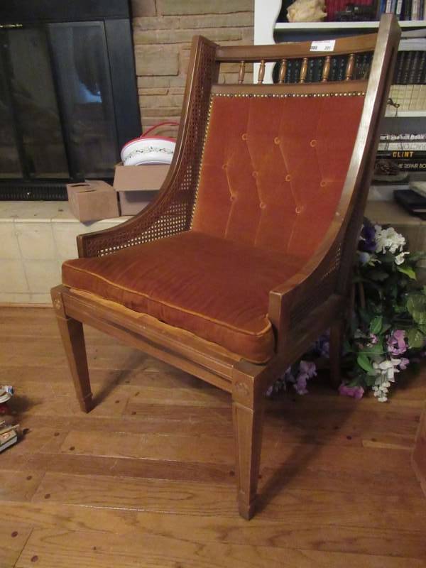 lot 201 image: FURNITURE