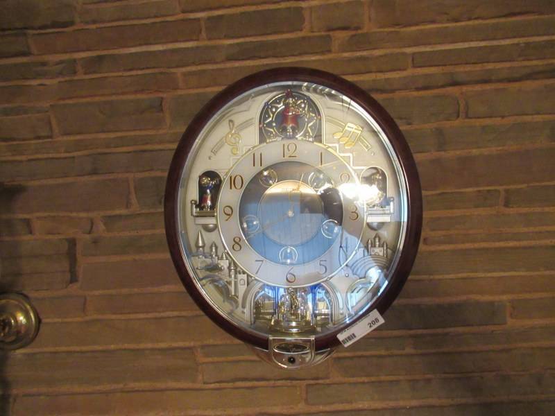 lot 208 image: HOME DECOR