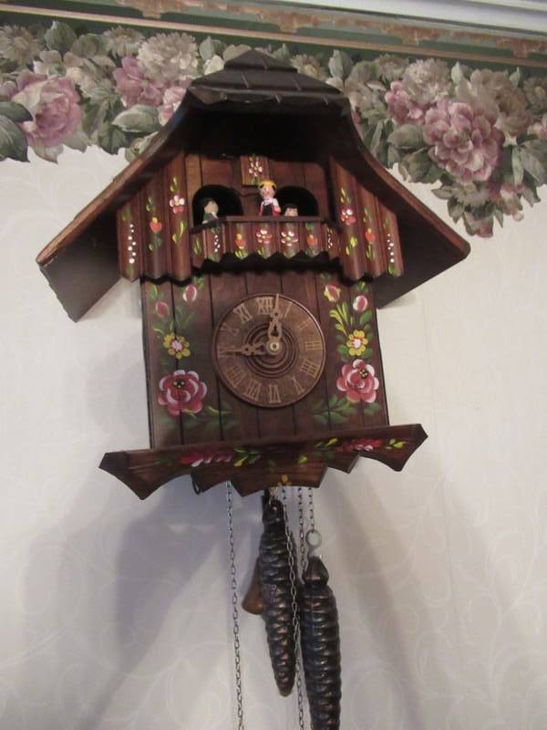 lot 210 image: CLOCK