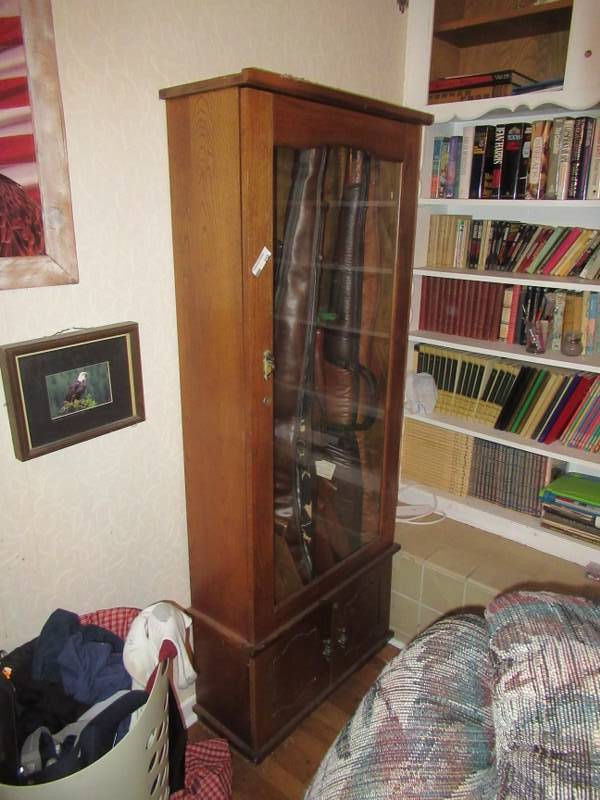 lot 212 image: FURNITURE