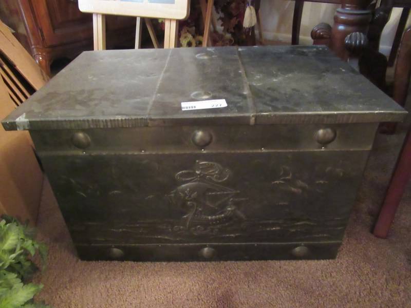 lot 227 image: FURNITURE