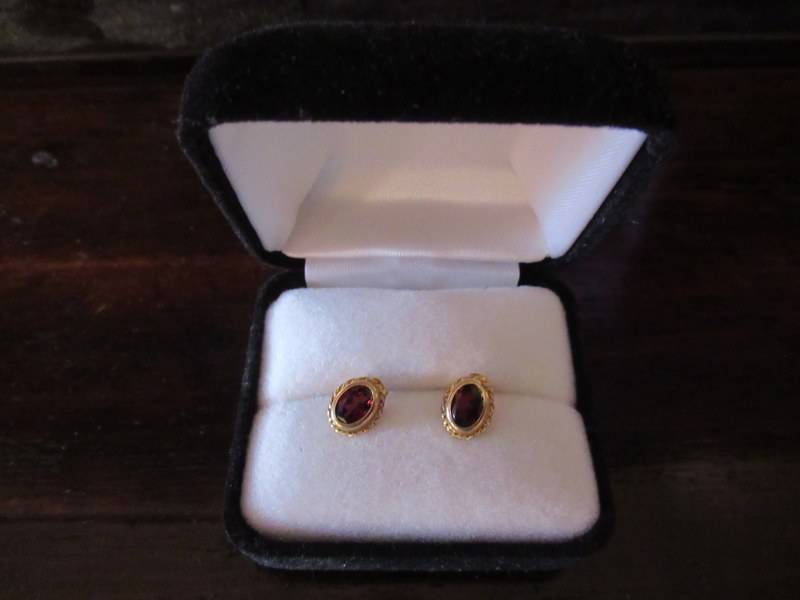 lot 236 image: JEWELRY