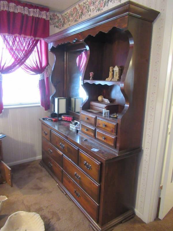 lot 238 image: FURNITURE