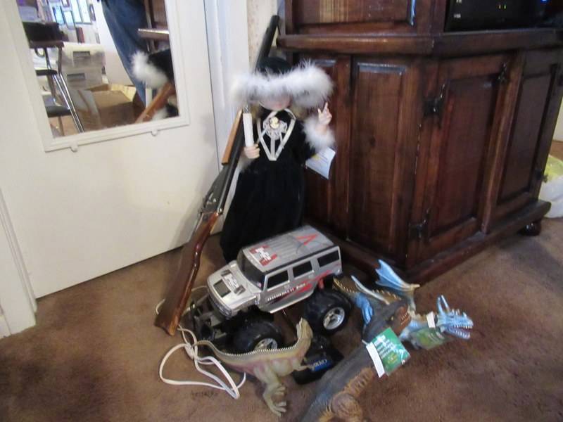lot 251 image: TOYS