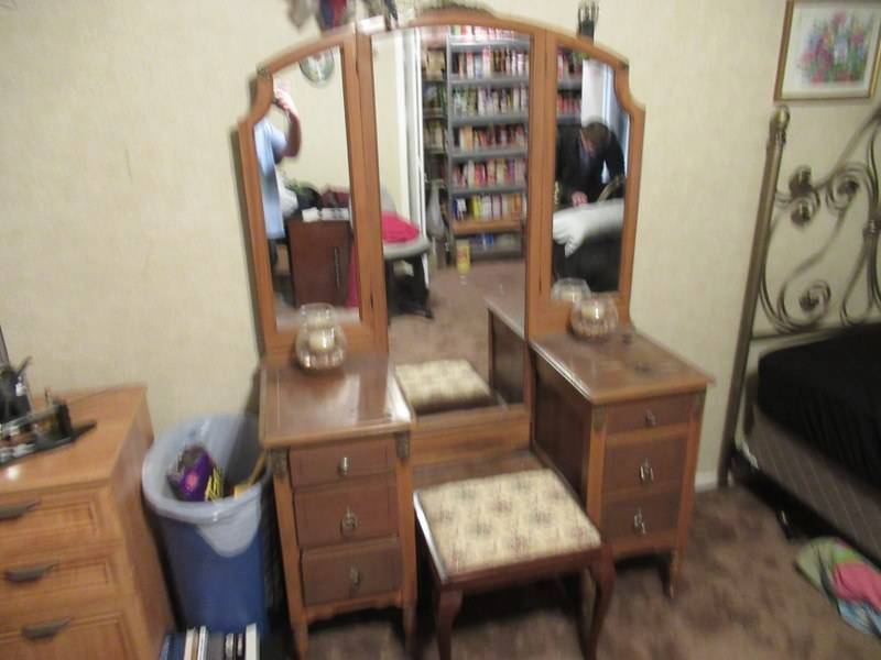 lot 255 image: FURNITURE