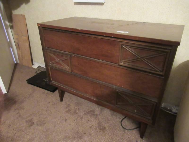 lot 260 image: FURNITURE