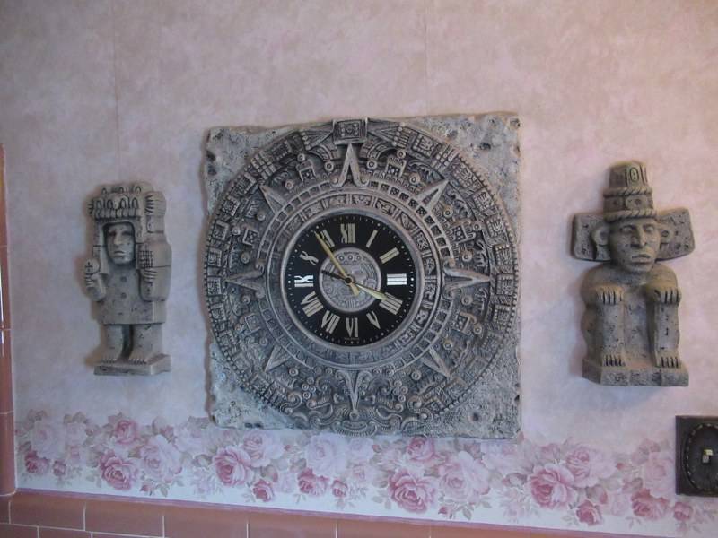 lot 262 image: HOME DECOR