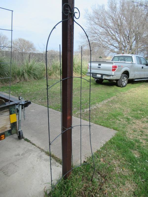 lot 270 image: LAWN AND GARDEN