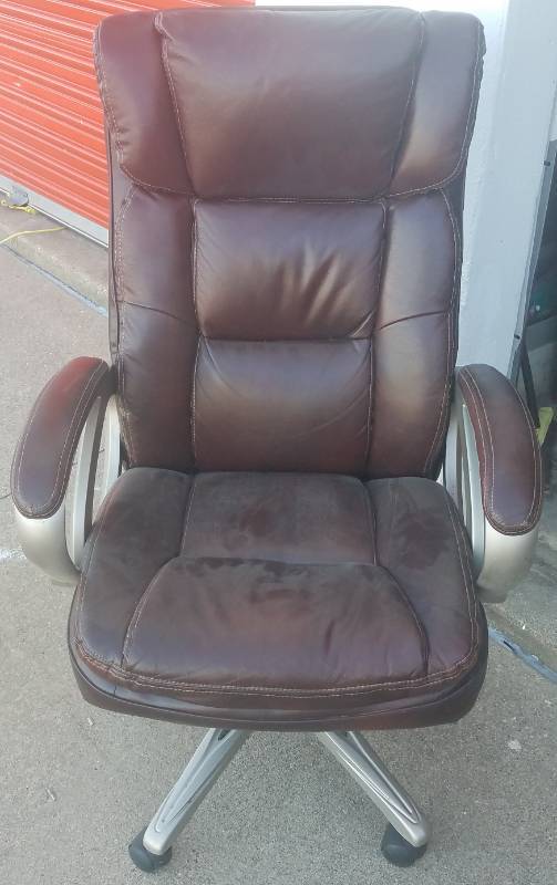 lot 10 image: BROYHILL OFFICE CHAIR