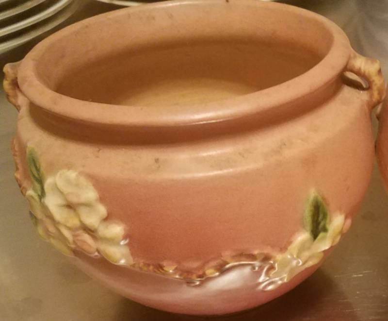 lot 46 image: ROSEVILLE POTTERY APPLE BLOSSOM JARDINIERE (300-4)