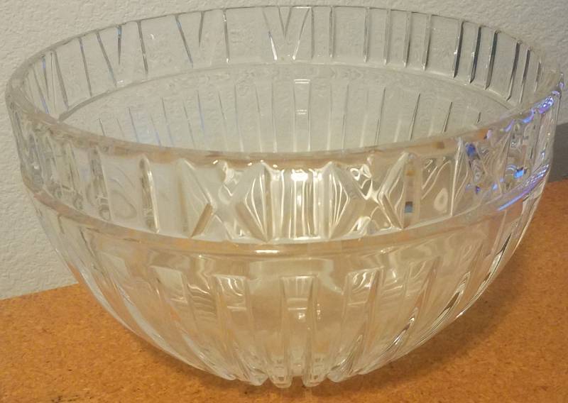 lot 44 image: TIFFANY & CO CRYSTAL ATLAS BOWL