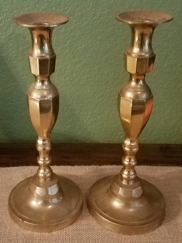 lot 29 image: SET OF BRASS CANDLE HOLDERS