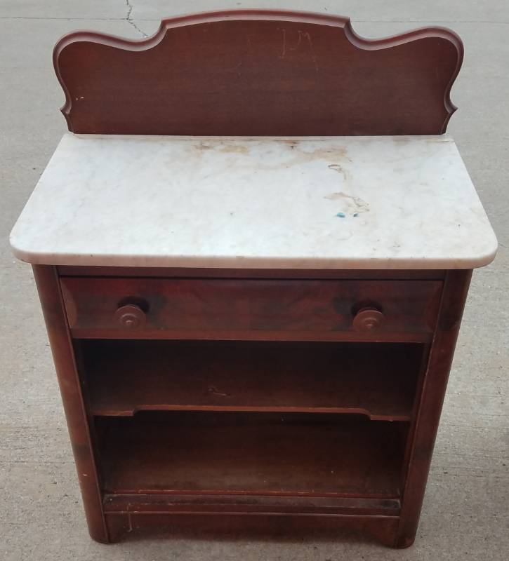 lot 62 image: VINTAGE CHEST WITH MARBLE TOP