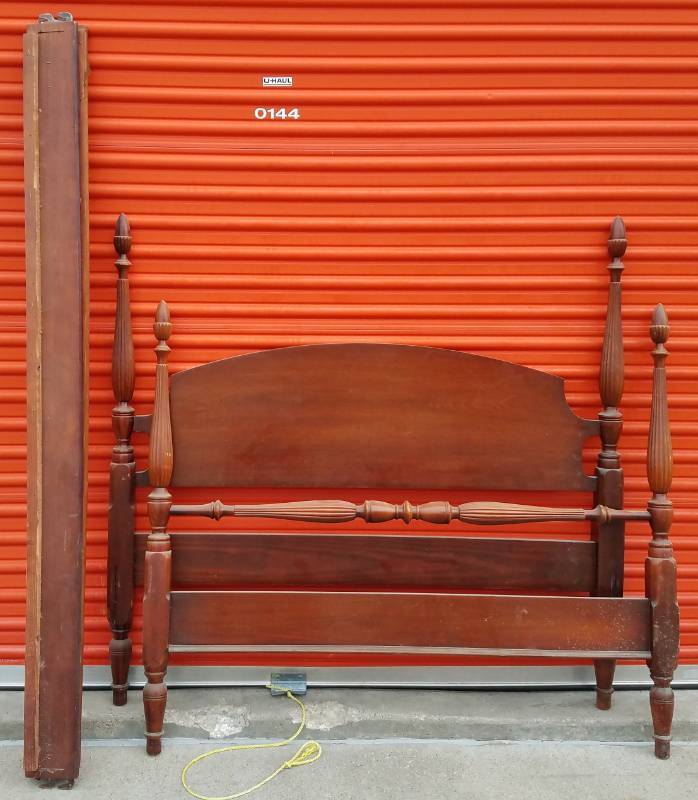 lot 55 image: VINTAGE QUEEN SIZE BED