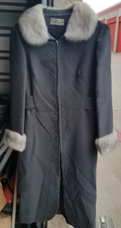 lot 52 image: 1960S STEGARI NEW YORK MINK FUR TRIMMED DRESS
